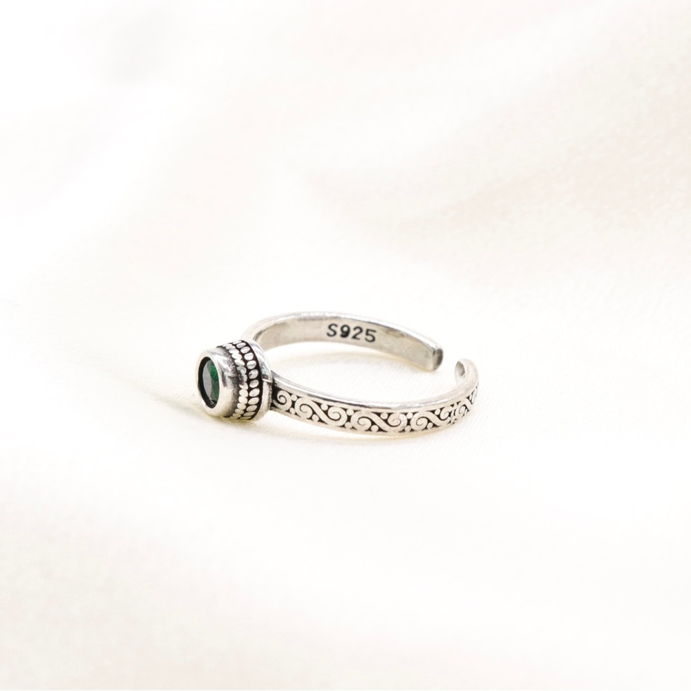 Jade Ring - Picture 2 of 3